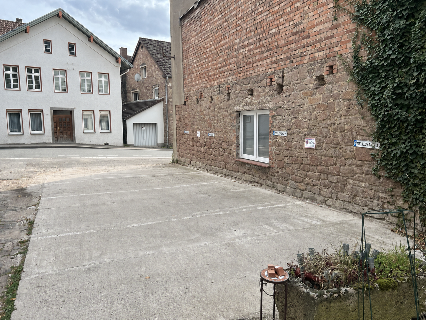 Parkplätze im Hof an der Blomberger Straße